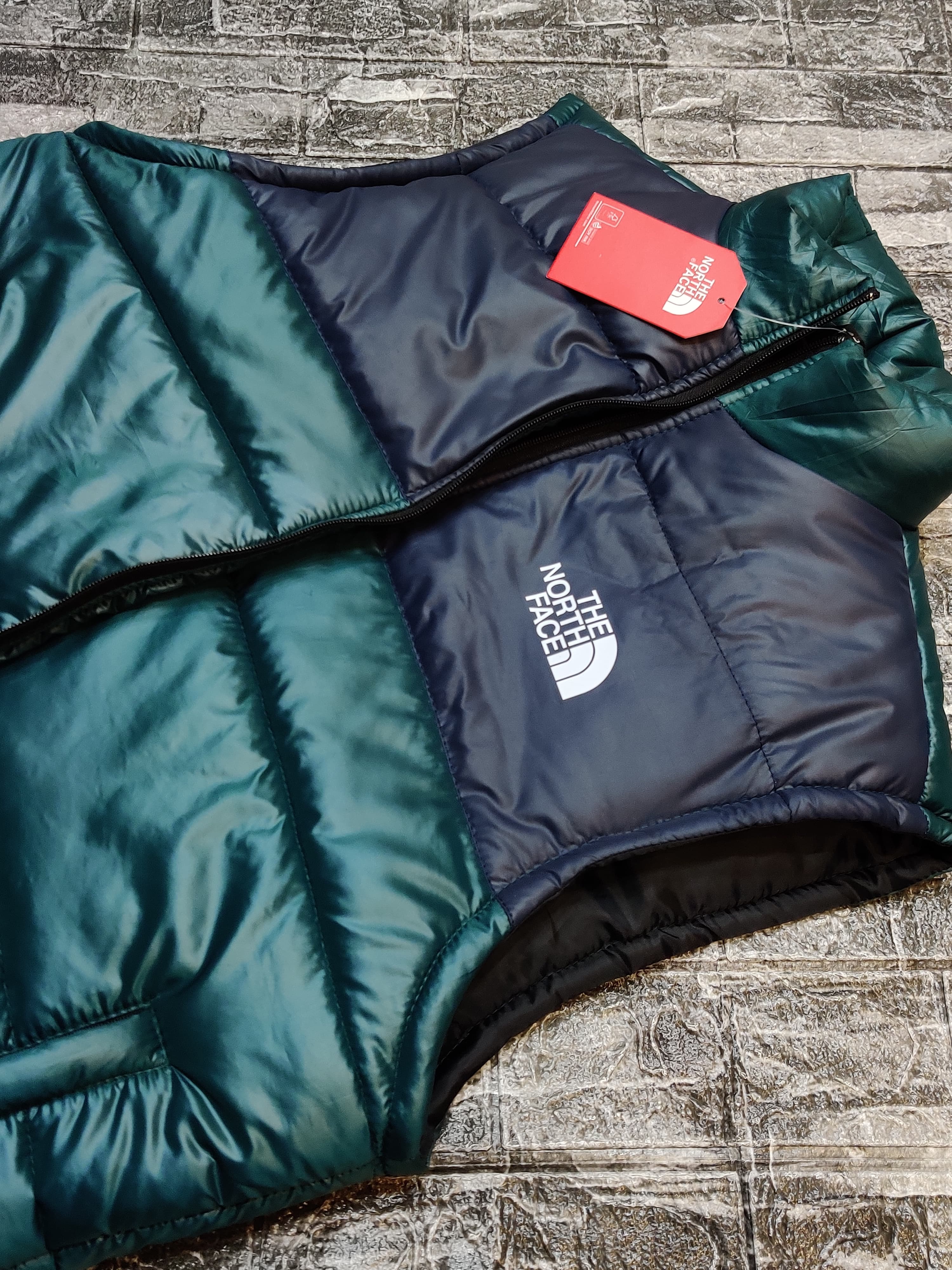 TNF Sleeveless Puffer - Green/Black - Brand Store