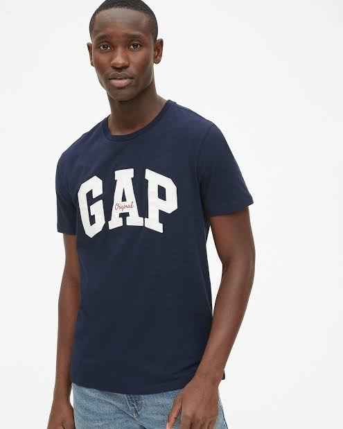 تي شيرت بشعار Gap Arch - أزرق داكن