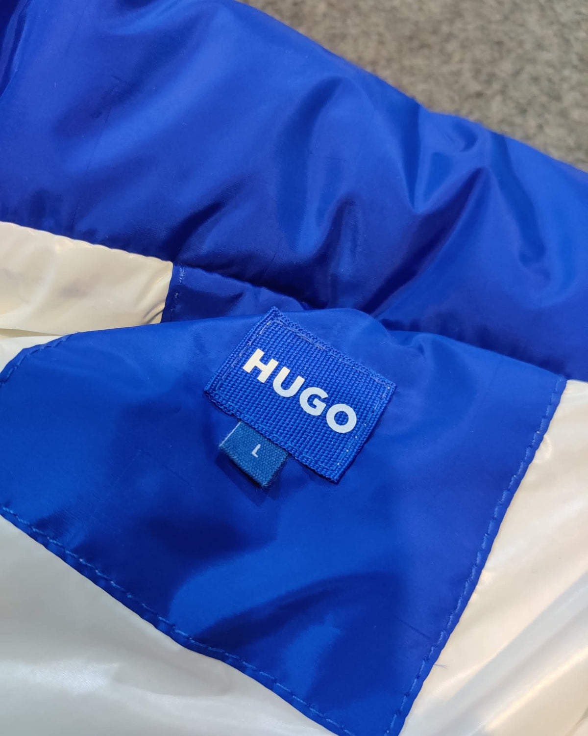 HU-GO Men’s Puffer Jacket – White & Blue