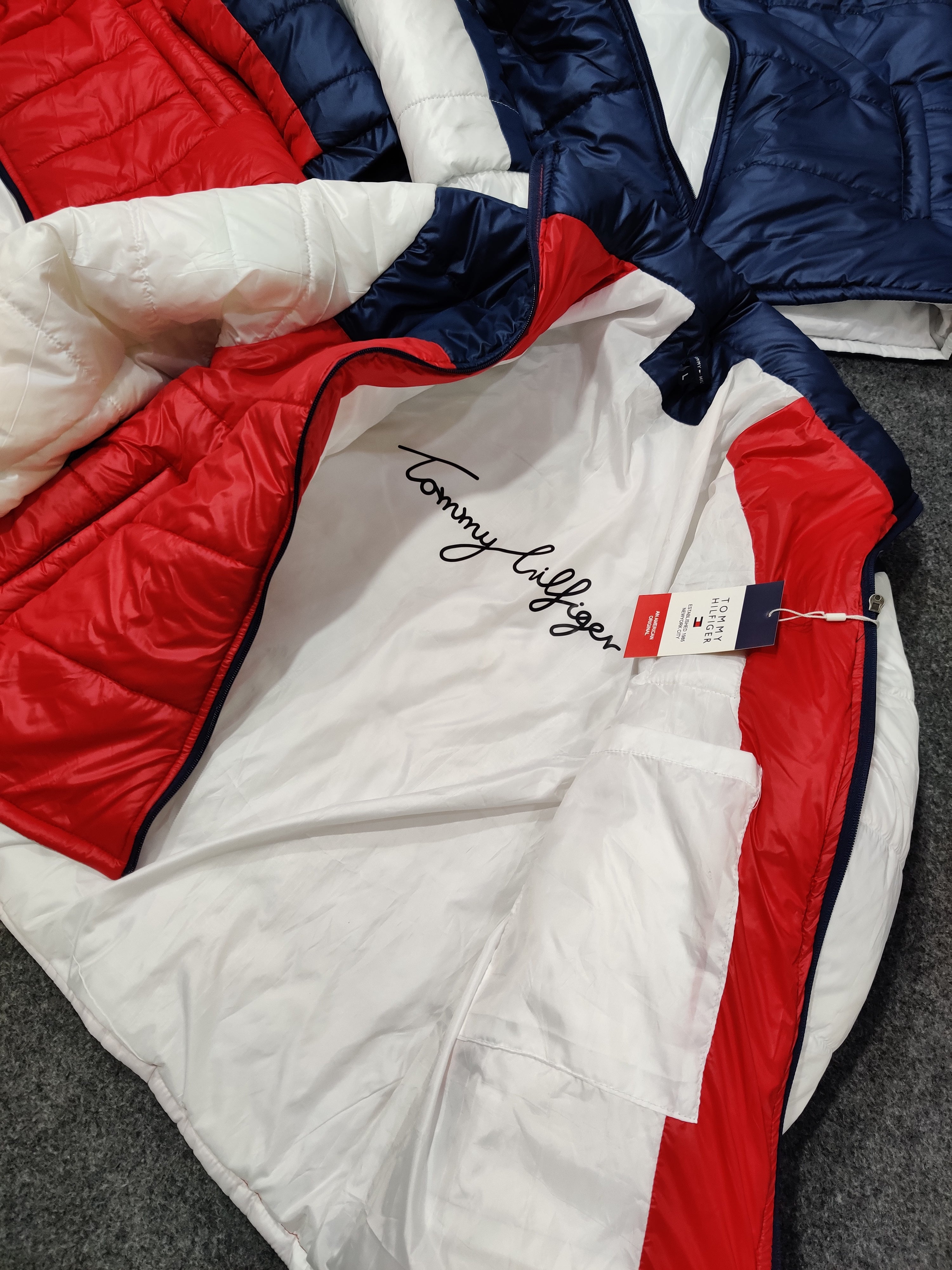 Tommy H Contrast Sleeves Puffer - White, Navy/ Red
