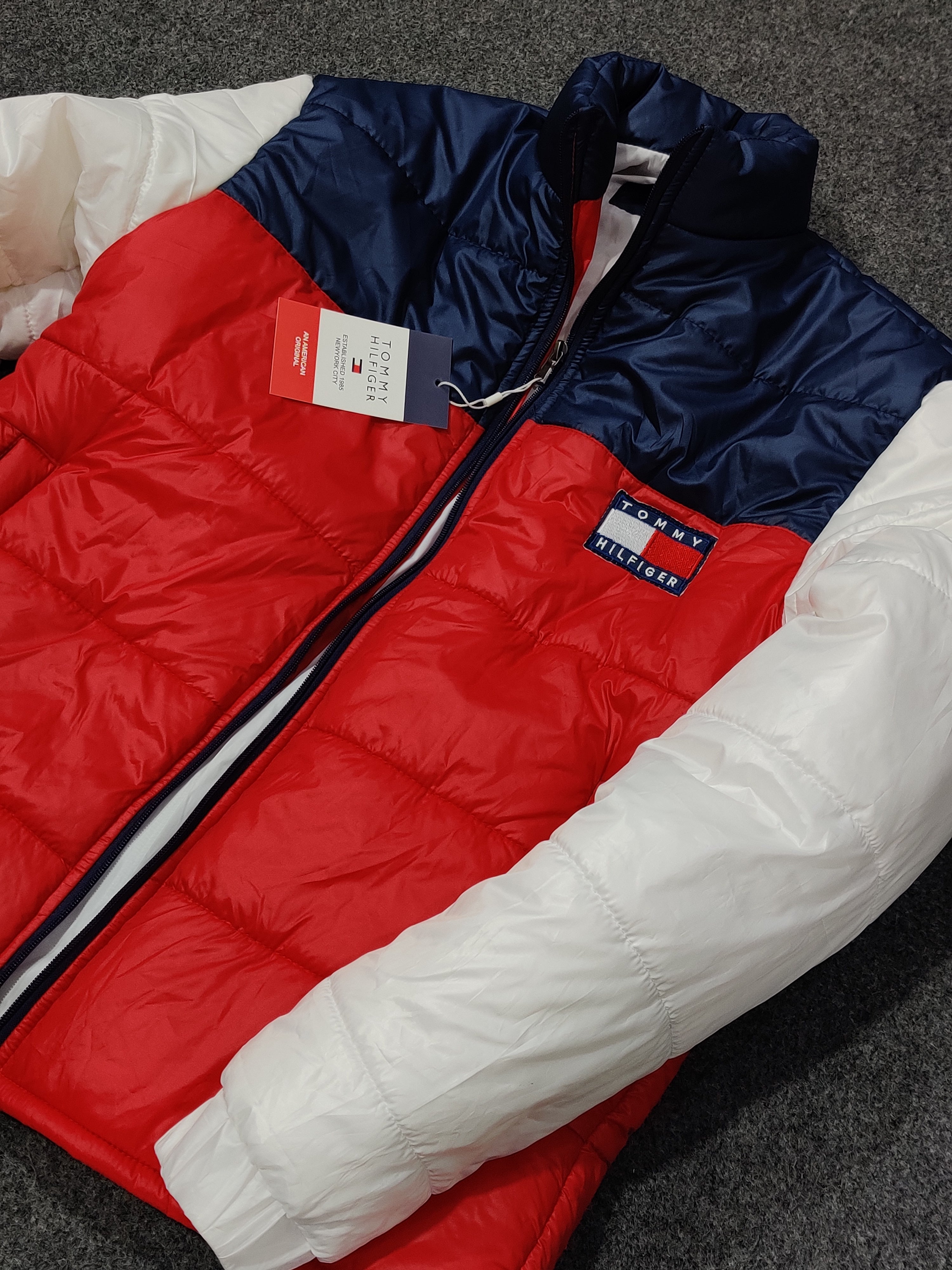 Tommy H Contrast Sleeves Puffer - White, Navy/ Red