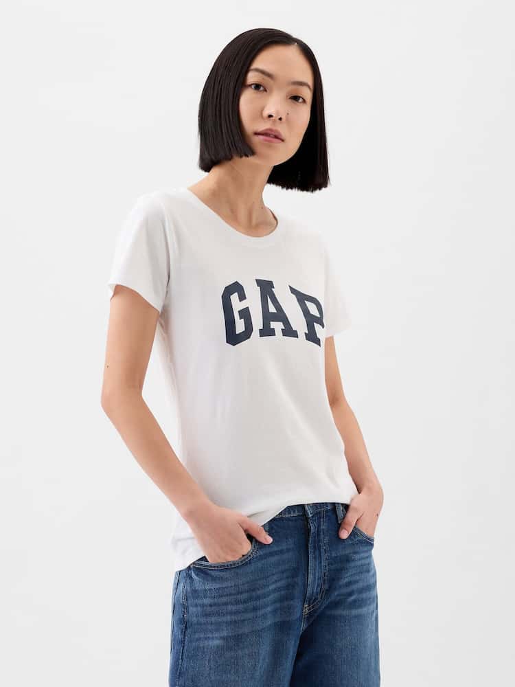 تي شيرت Gap الأساسي بشعار - أبيض