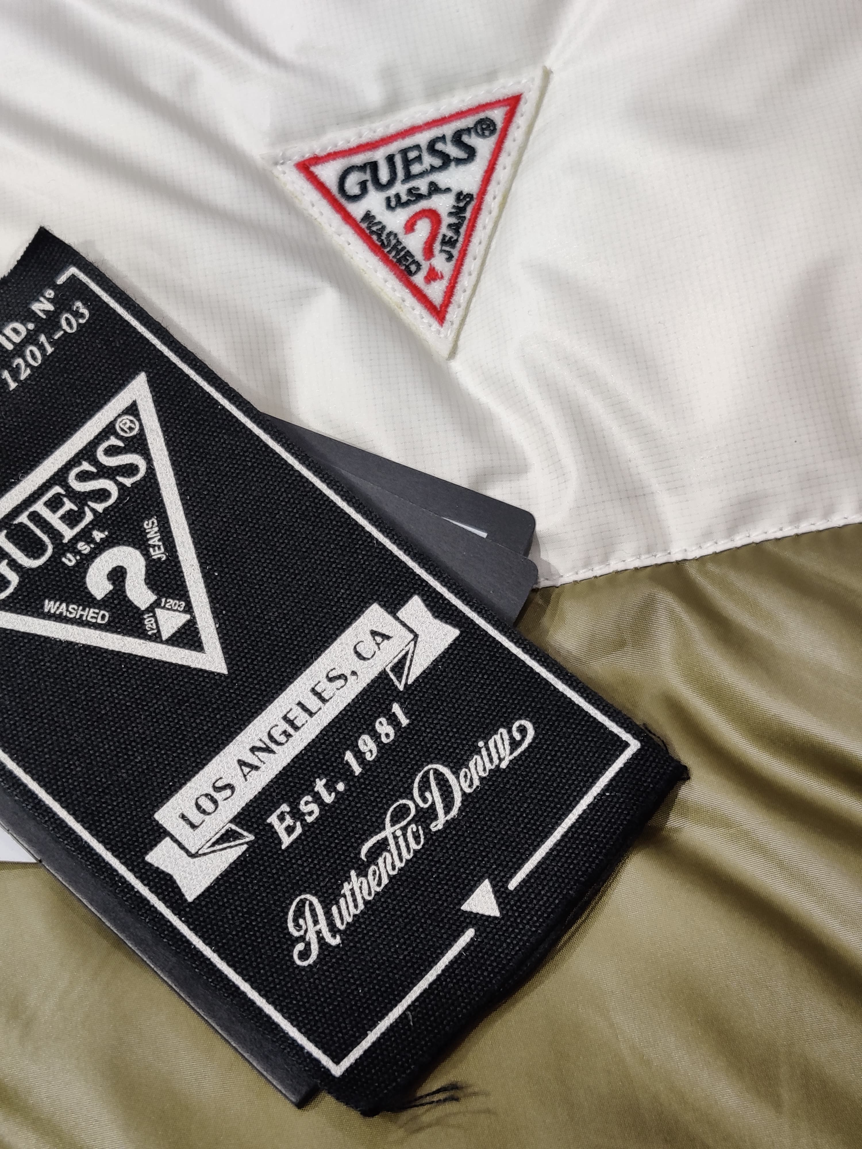 Guess Gilet Sleeveless - White/Gold - Brand Store